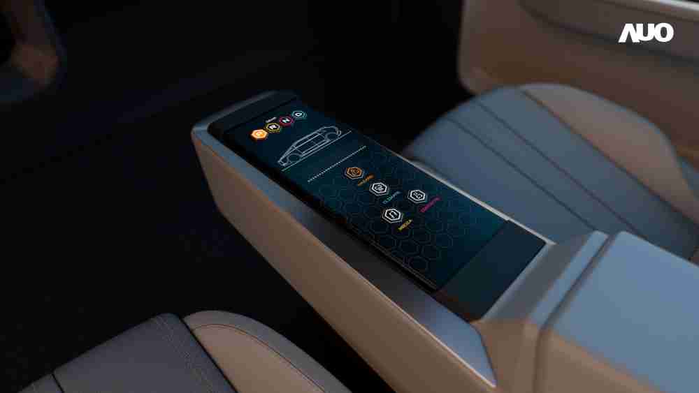 2121非凡以人性化设计打造多变形态中控显示(Morphing Center Control)，，不使用时仅平面显示信息，，，，进行操作时，，，，显示器则会动态隆起，，，，转变成3D实体按钮，，并有触觉回馈，，，，展示人机互动新体验