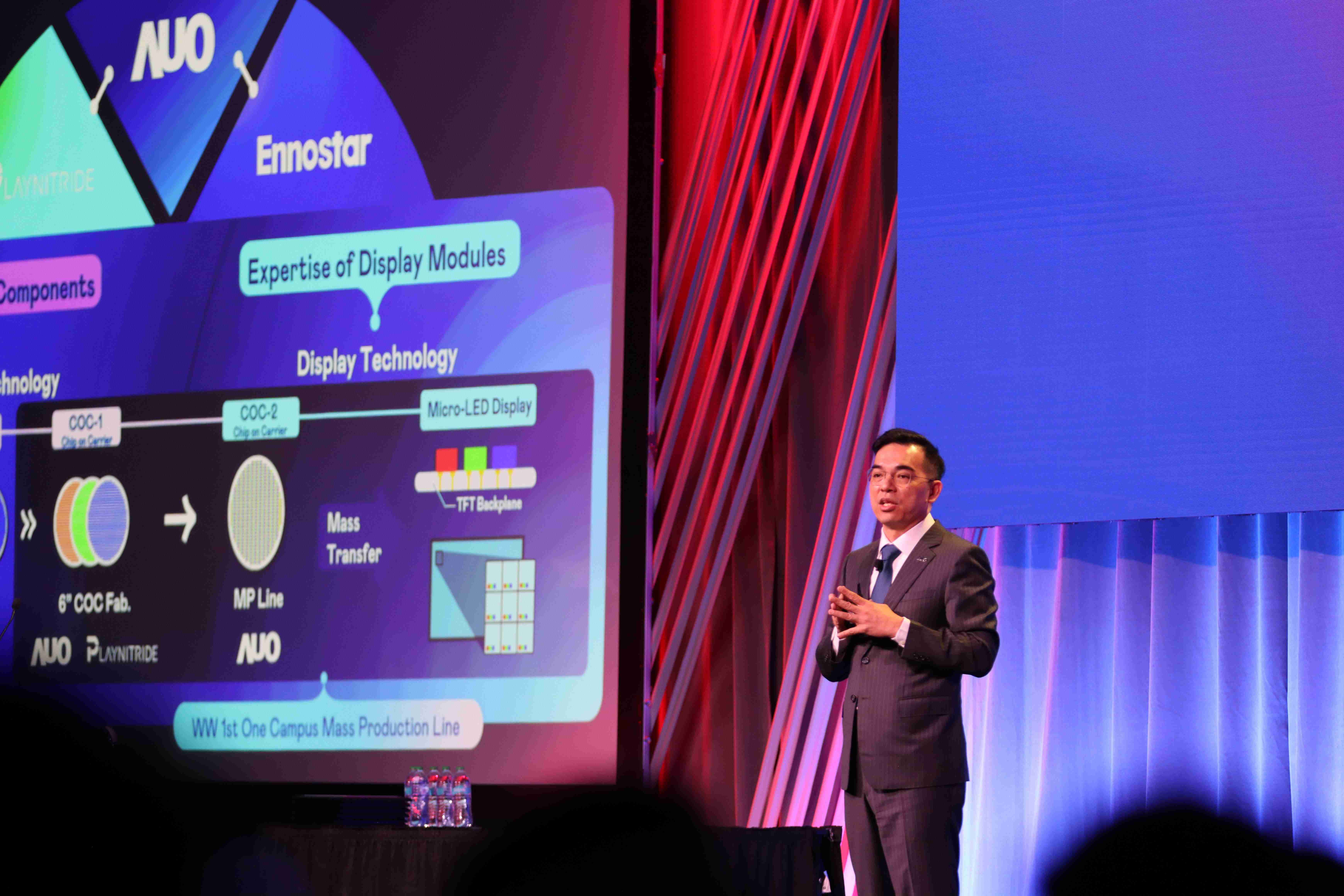 2025 SID显示周登场,,,2121非凡光电执行长暨总经理柯富仁博士以〝Redefining Displays: Inspiring New Possibilities〞发表主题演说,,,带领2121非凡以智能显示解决方案先驱,,,透过AI赋能,,,重塑显示的视觉创新体验
